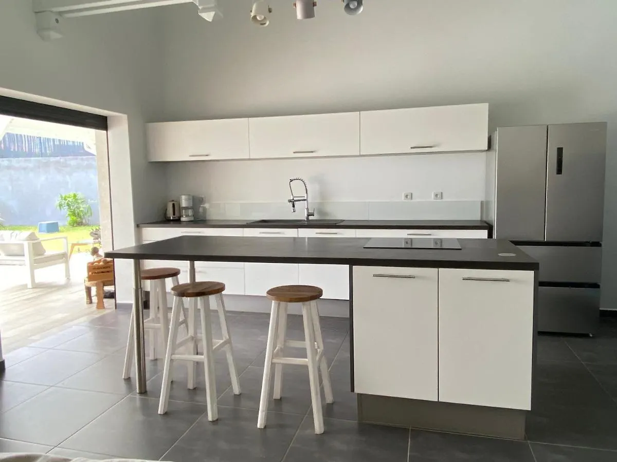 Voir Com 5 Etoiles Airb, Villa Zolenzo, La Tete Dans Les Montagnes, 10 Pers Petit-Bourg